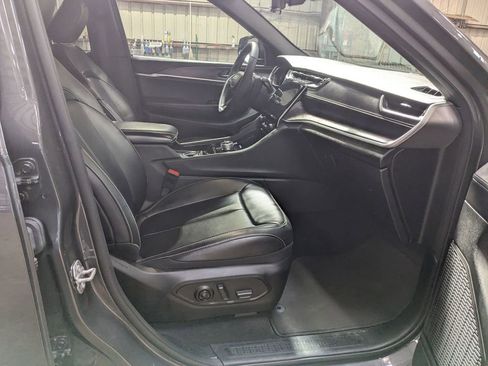 Used 2024 Jeep Grand Cherokee L Limited w/ Luxury Tech Group II image 30