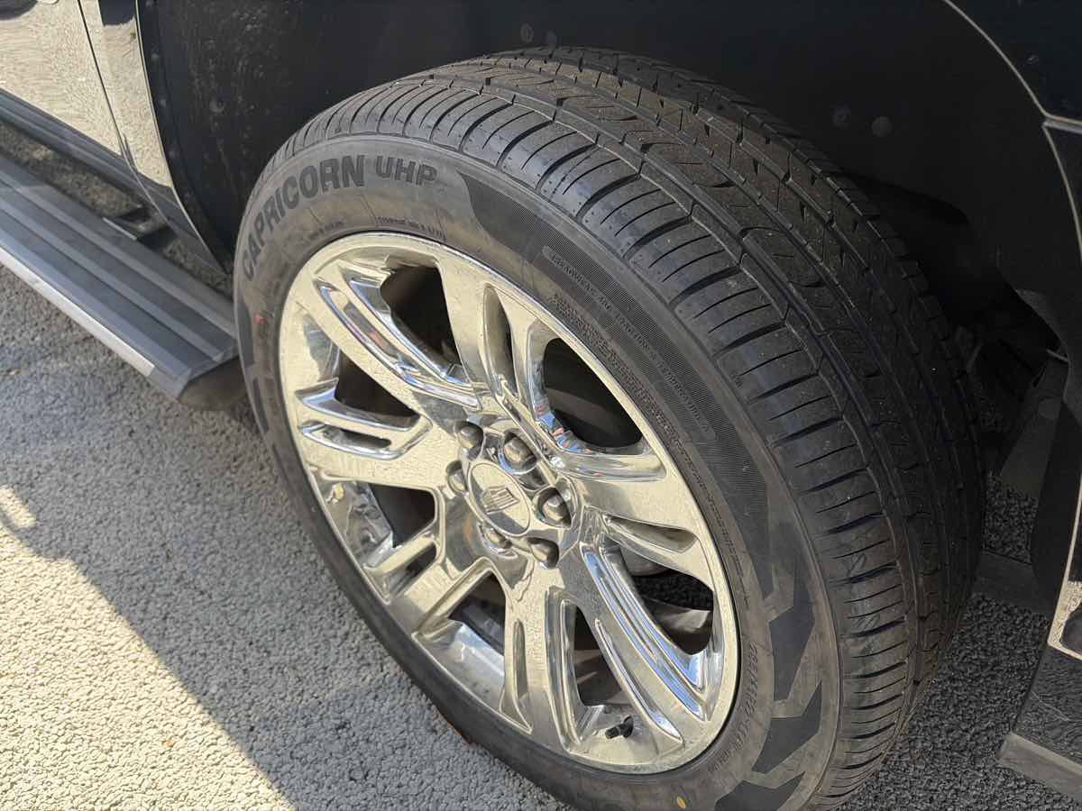 Used 2018 Cadillac Escalade ESV Premium Luxury AWD/4WD image 9