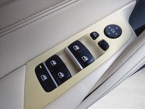 Used 2022 BMW 530e xDrive w/ Premium Package image 12