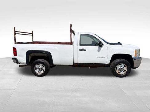 Used 2011 Chevrolet Silverado 2500 W/T w/ Snow Plow Prep Package AWD/4WD image 2