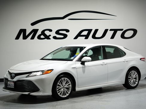 Used 2020 Toyota Camry XLE image 4