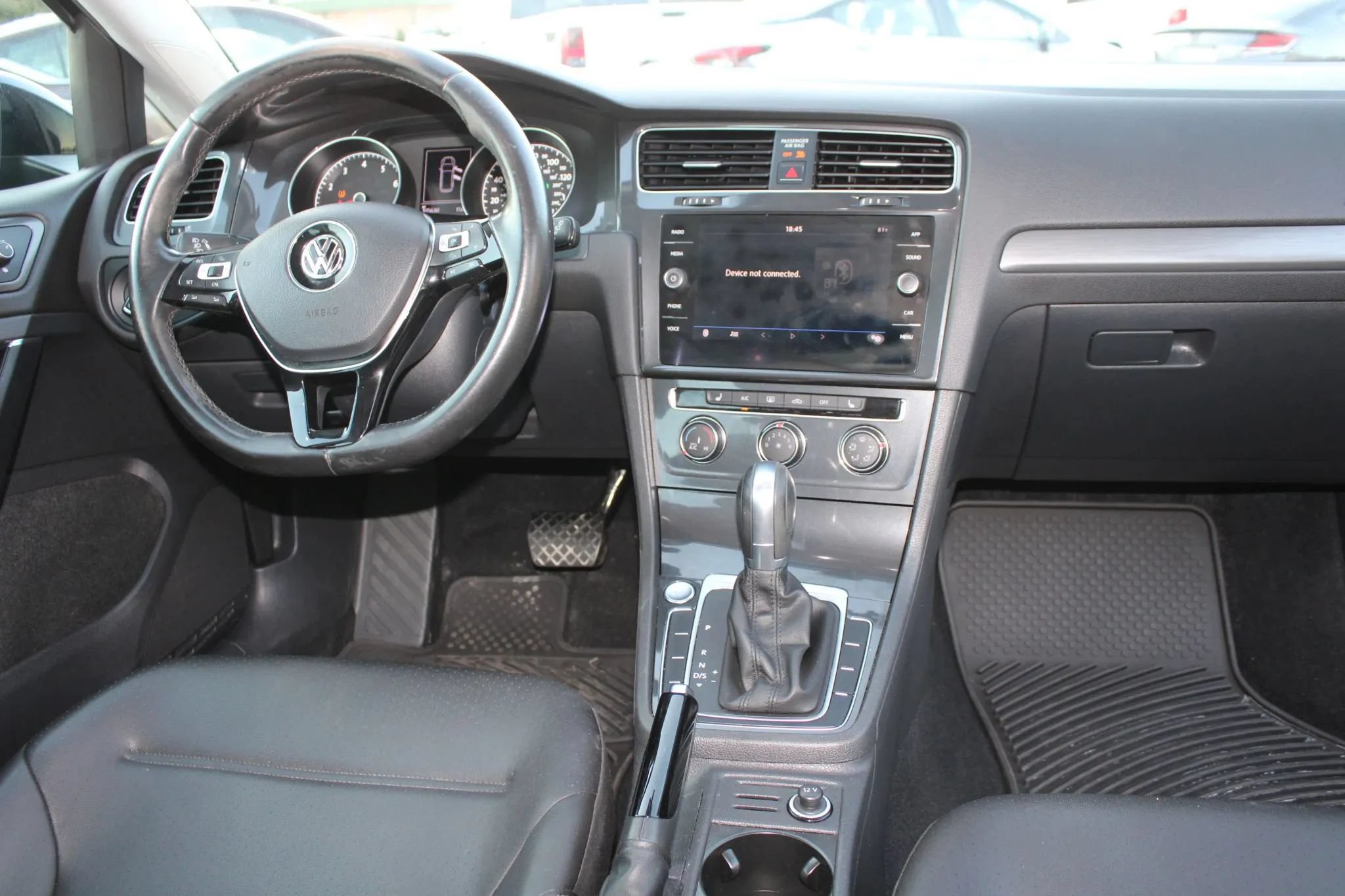 Used 2018 Volkswagen Golf SE FWD image 26