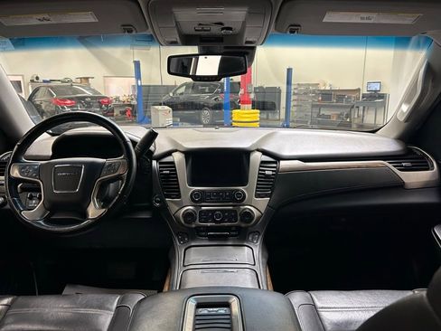 Used 2019 GMC Yukon XL Denali w/ Open Road Package RWD image 18