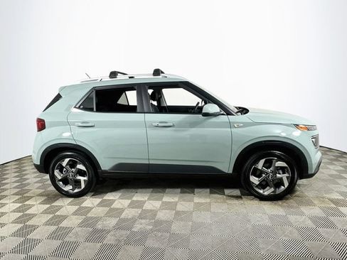 Used 2025 Hyundai Venue Limited FWD image 2