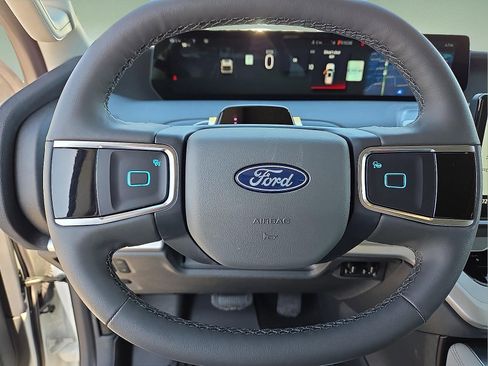 New 2026 Ford Expedition Active image 24