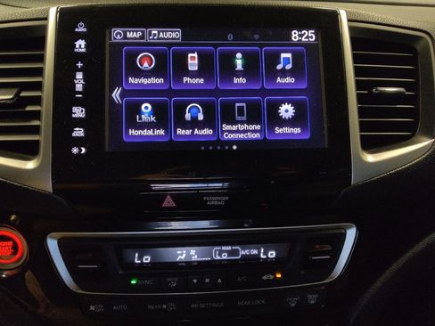 Used 2018 Honda Pilot Touring image 25