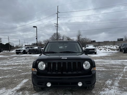 Used 2016 Jeep Patriot Latitude image 3