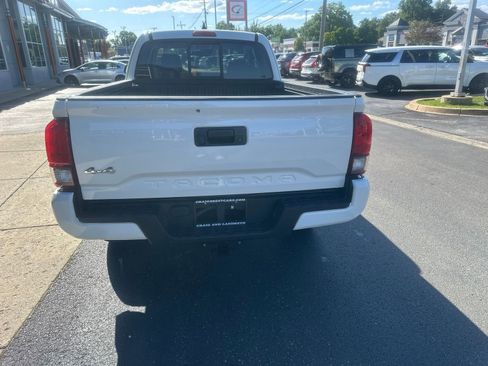 Used 2021 Toyota Tacoma SR w/ SR Convenience Package AWD/4WD image 4