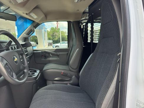 Used 2025 Chevrolet Express 2500 w/ Driver Convenience Package RWD image 9