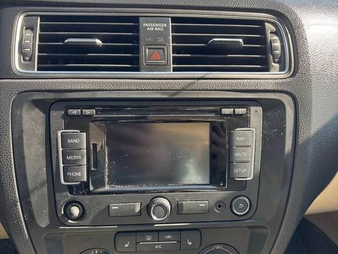 Used 2015 Volkswagen Jetta SE image 17