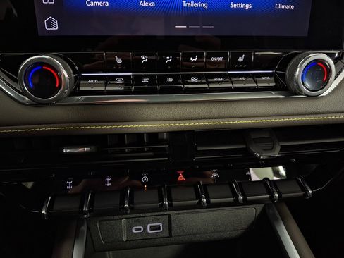 Used 2024 Chevrolet Colorado ZR2 w/ Technology Package image 20