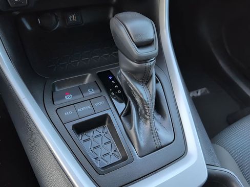 Used 2023 Toyota RAV4 LE image 26