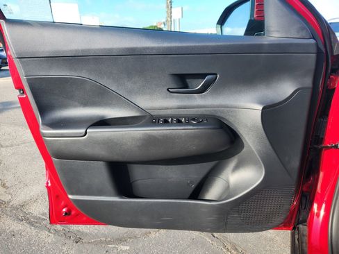 Used 2025 Hyundai Kona SEL FWD image 19