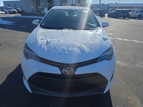 Used 2019 Toyota Corolla LE image 3