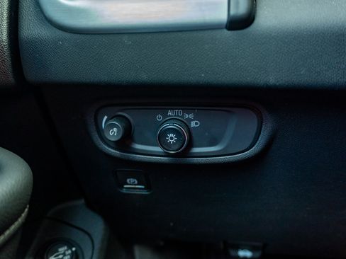 Used 2024 GMC Terrain SLE w/ Driver Convenience Package FWD image 27
