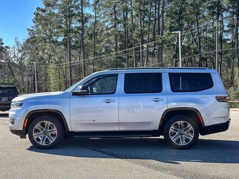 Used 2024 Jeep Wagoneer Series II w/ Flexible Seating Group image 5