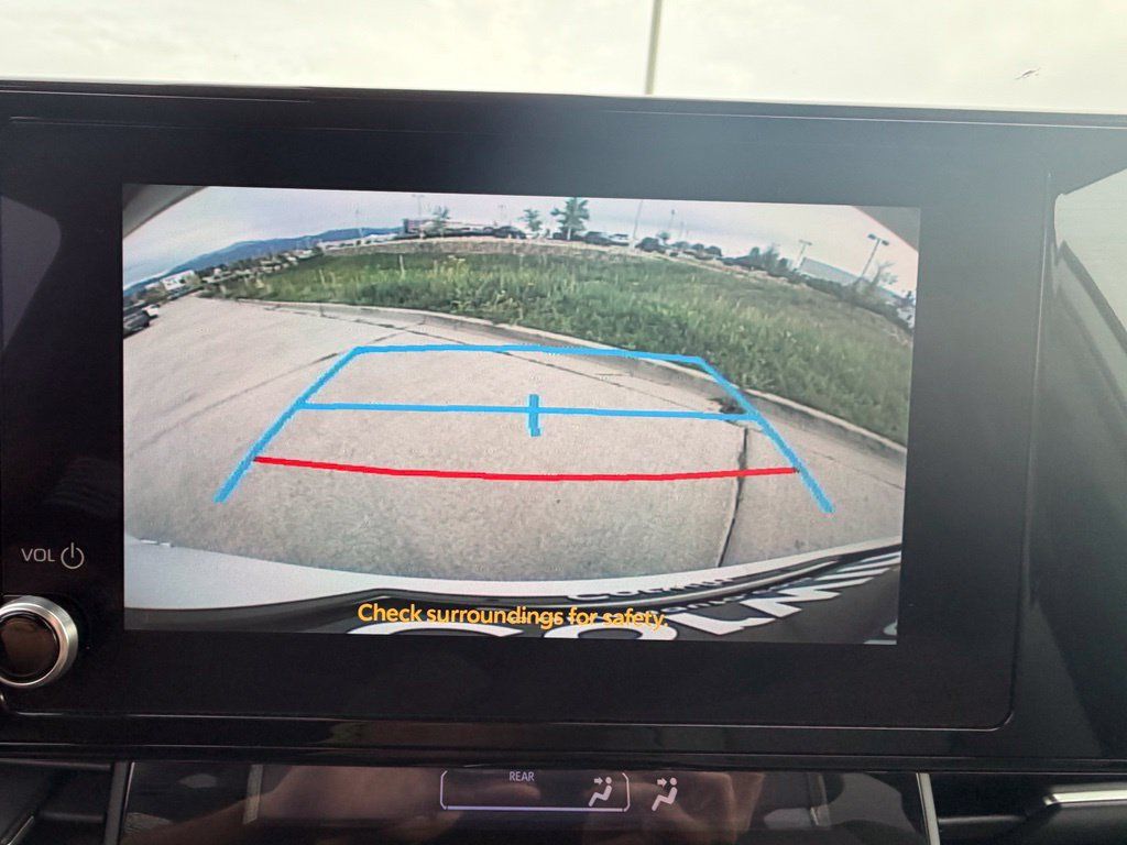 Used 2025 Toyota Sienna LE AWD/4WD image 22
