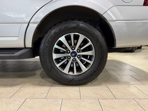 Used 2017 Ford Expedition XLT w/ Equipment Group 202A AWD/4WD image 40