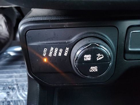 Used 2021 Jeep Renegade Trailhawk image 32