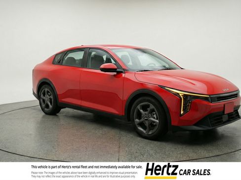 Used 2025 Kia K4 LXS image 1