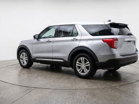 Used 2024 Ford Explorer XLT w/ Equipment Group 202A image 6