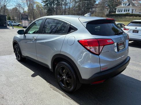 Used 2018 Honda HR-V EX image 10