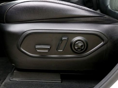 Used 2025 Jeep Grand Cherokee L Altitude RWD image 12