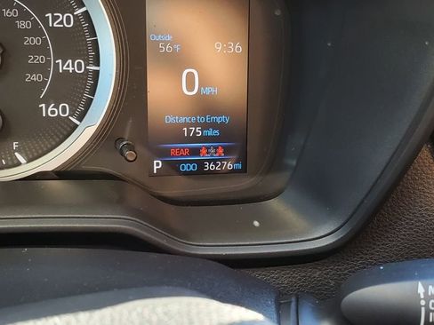 Used 2021 Toyota Corolla LE image 21