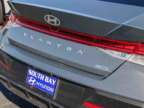 New 2026 Hyundai Elantra Hybrid FWD image 7