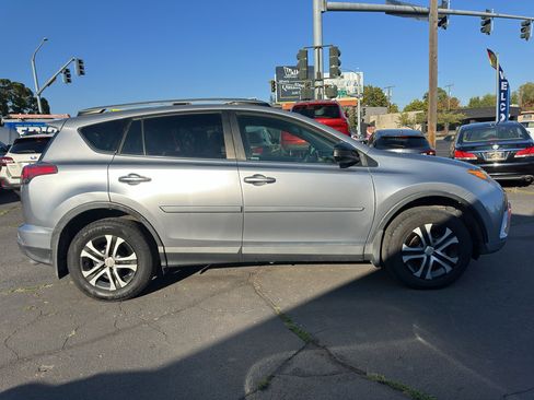 Used 2018 Toyota RAV4 LE image 6