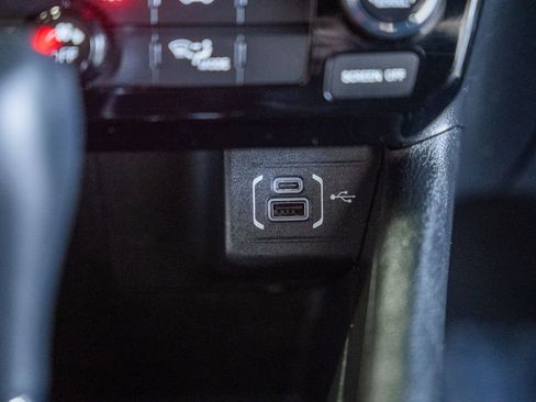 Used 2023 Jeep Compass Latitude image 30