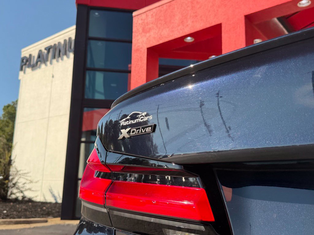 Used 2021 BMW M550i xDrive w/ Premium Package AWD/4WD image 11