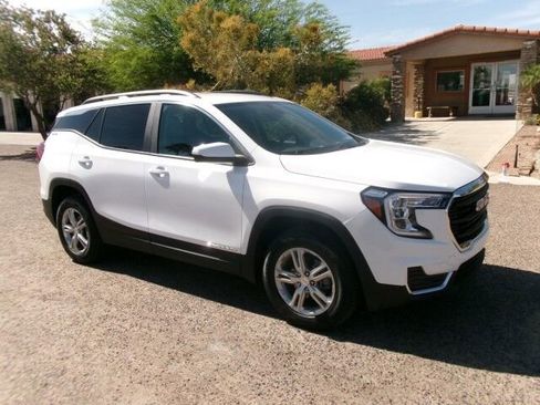 Used 2023 GMC Terrain SLE w/ Driver Convenience Package image 5