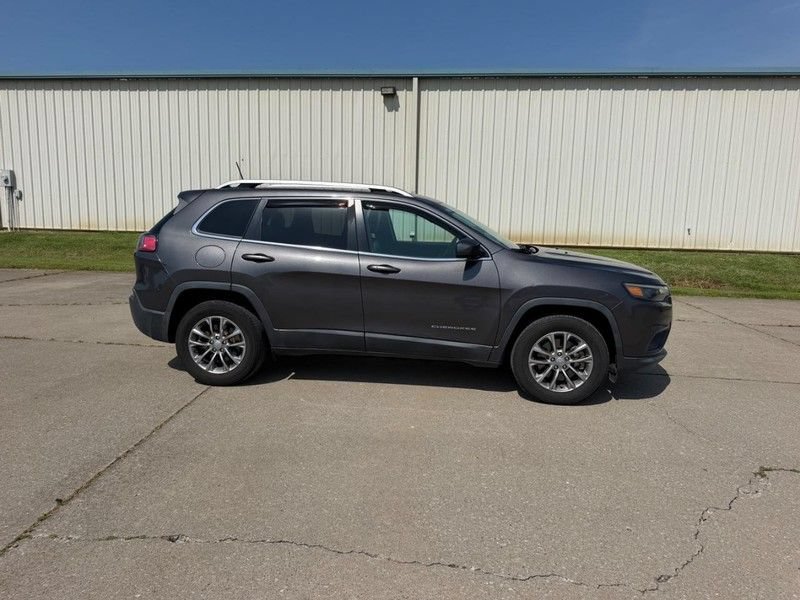Used 2020 Jeep Cherokee Latitude Plus AWD/4WD image 2