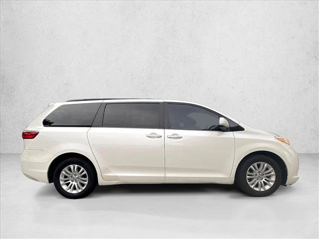 Used 2017 Toyota Sienna XLE FWD image 5