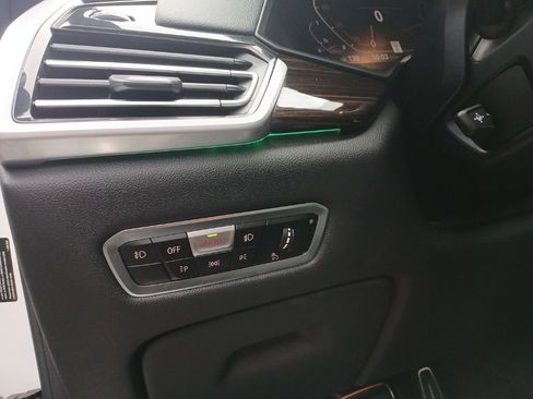 Used 2021 BMW X5 xDrive40i w/ M Sport Package image 21