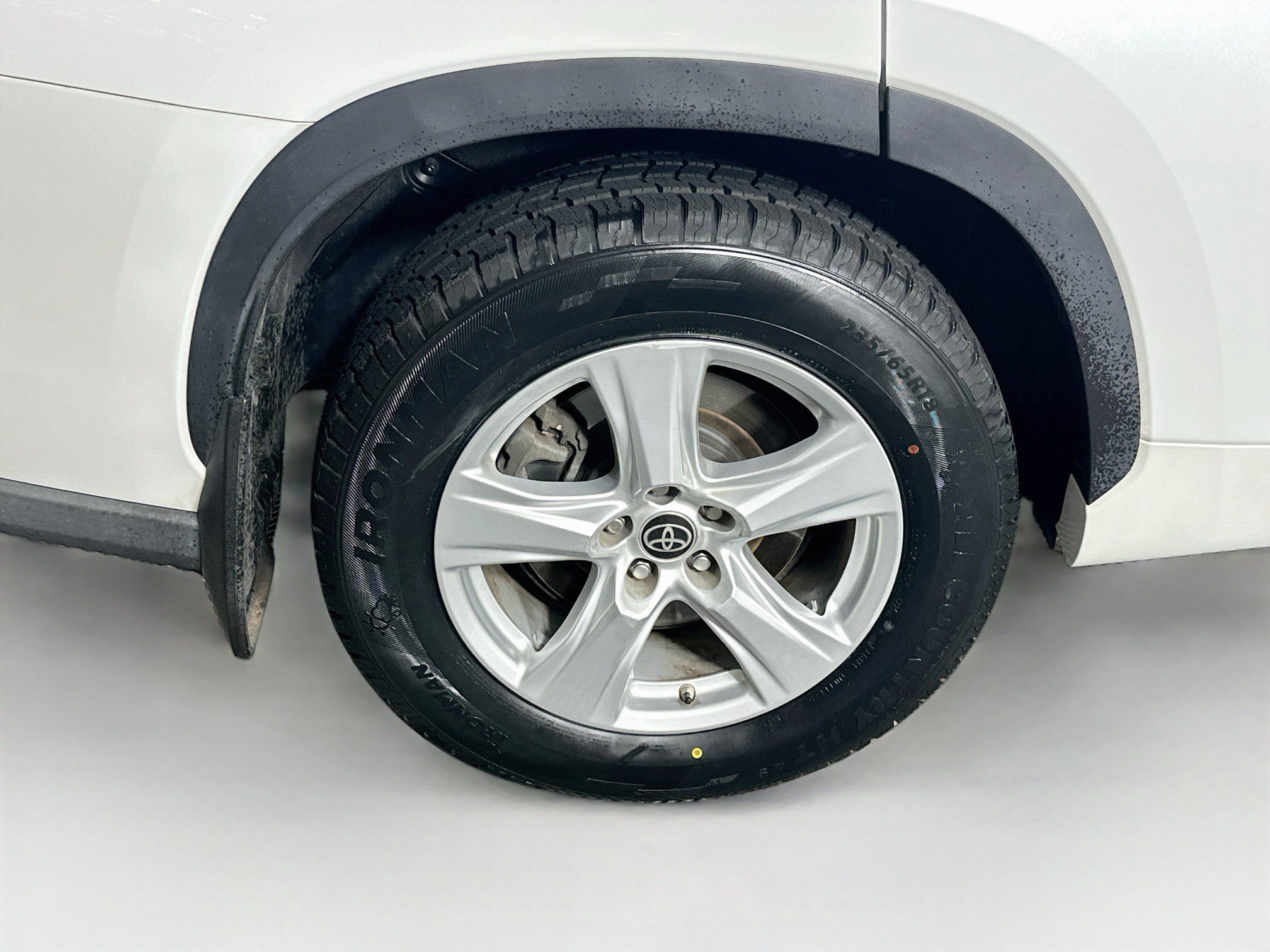 Used 2022 Toyota Highlander LE FWD image 11