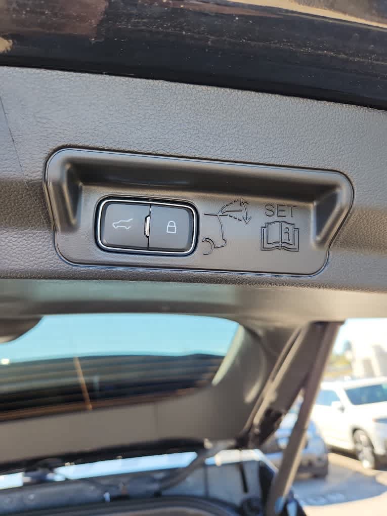 Used 2025 Ford Explorer ST-Line w/ ST-Line Street Pack AWD/4WD image 30