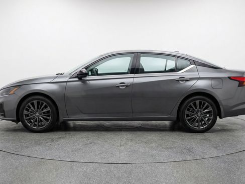 Used 2025 Nissan Altima 2.5 SV image 5