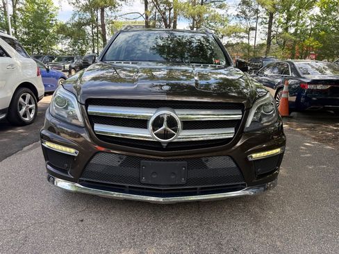 Used 2016 Mercedes-Benz GL 550 4MATIC image 2