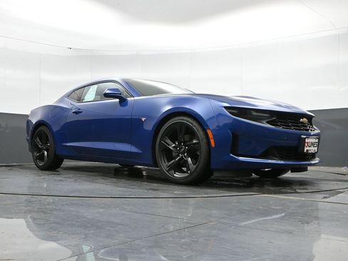 Used 2020 Chevrolet Camaro LT RWD image 41