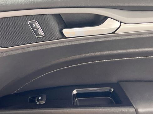 Used 2016 Ford Fusion Titanium FWD image 32