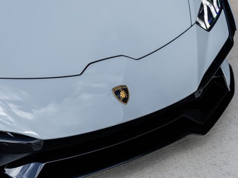 Used 2023 Lamborghini Huracan Tecnica image 22