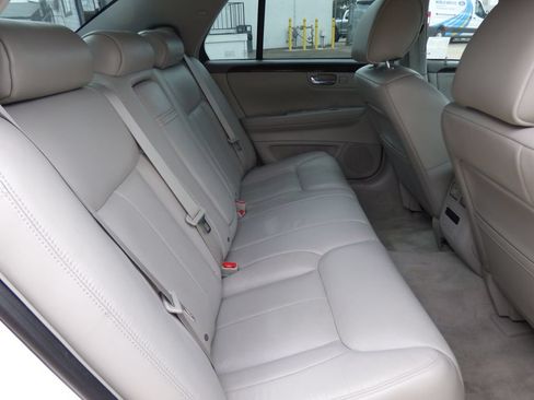 Used 2011 Cadillac DTS Luxury FWD image 14