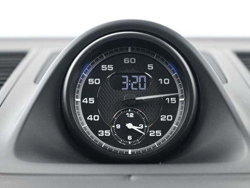 Certified 2026 Porsche Macan image 12