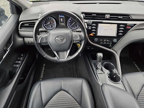 Used 2019 Toyota Camry SE FWD image 11