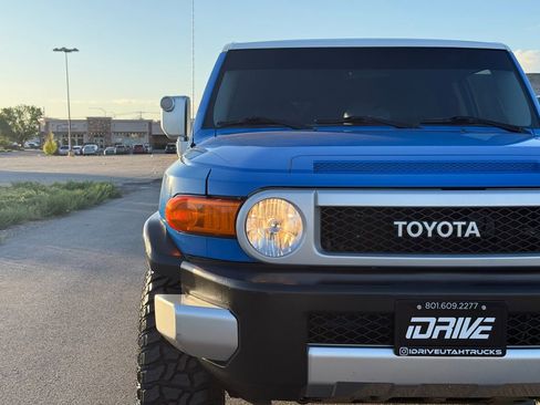 Used 2008 Toyota FJ Cruiser 4WD image 6