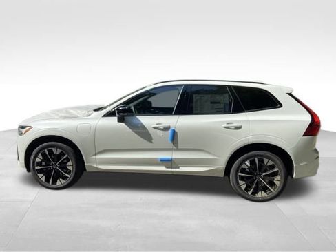 New 2026 Volvo XC60 T8 Plus w/ Protection Package Premier AWD/4WD image 4
