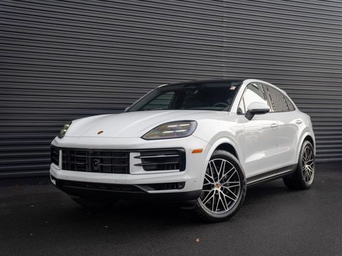 New 2026 Porsche Cayenne Base image 1