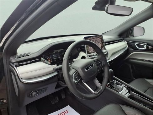 Certified 2024 Jeep Compass Limited image 13